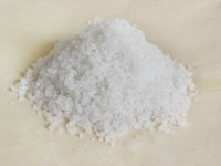 工業(yè)鹽非法流通案告破，日化產(chǎn)品制造隱患引關(guān)注